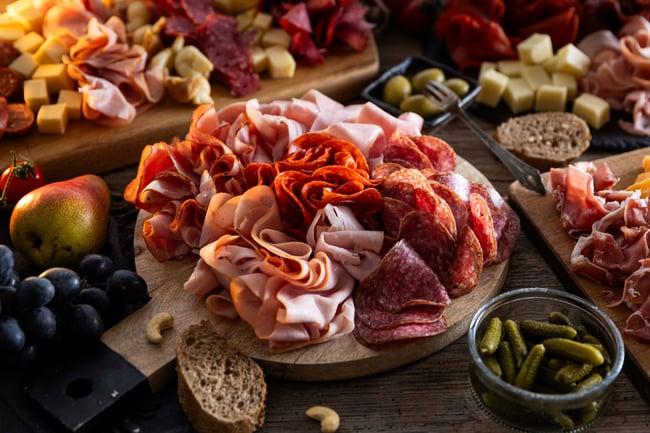 Silvestr bez petard. Co nakupují Češi poslední den v roce na Rohlíku